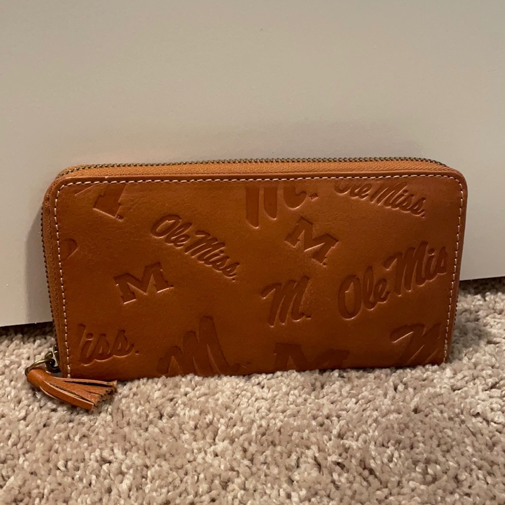 Leather Ole Miss zippered wallet